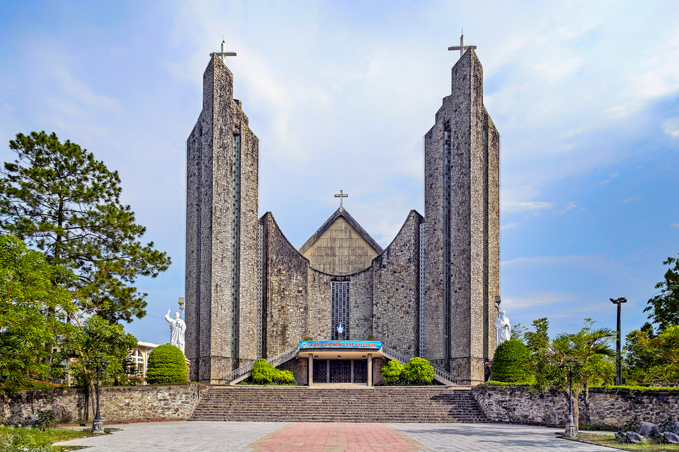 Phủ Cam Cathedral（Vietnam）
