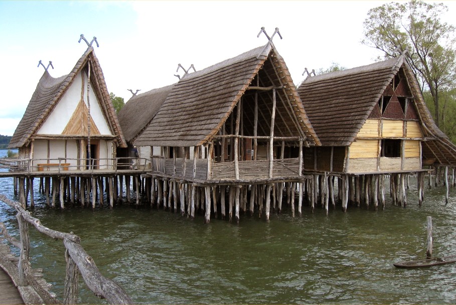 prehistoric pile dwellings around the Alps（Italy）