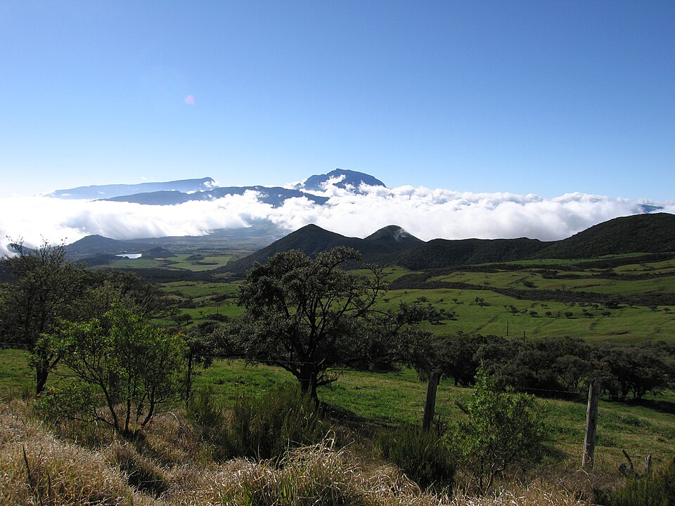Pitons, cirques and remparts of Reunion Island（France）