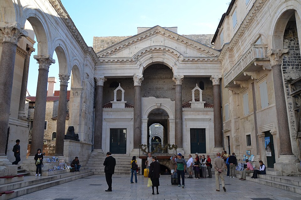 Historical Complex of Split with the Palace of Diocletian（Croatia）
